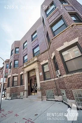 Building Photo - 4265 N Broadway St #1