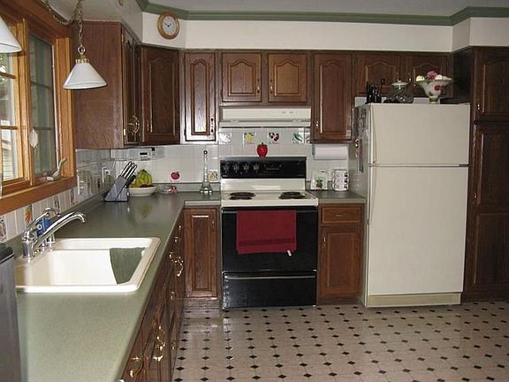 5th image of 167 E Cotton St