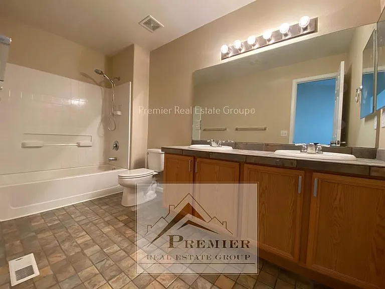 2790 Tumblewood Grv — Photo 13