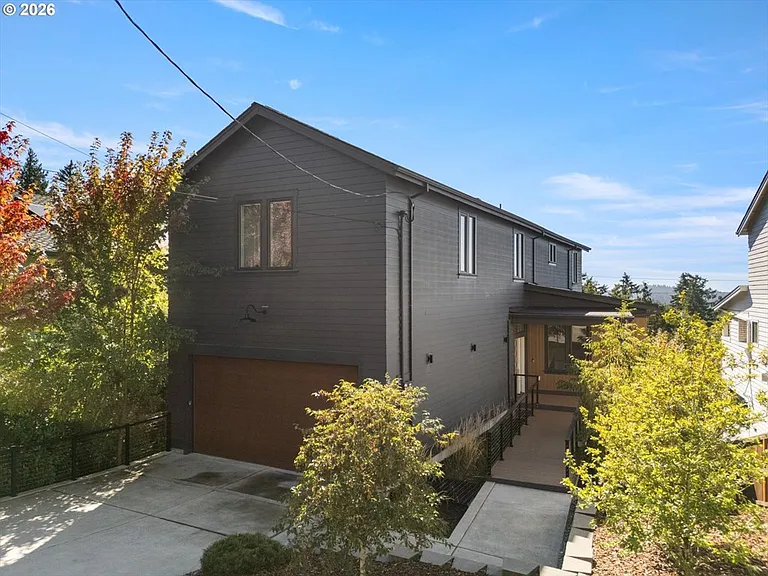 3718 SW Hillside Dr — Photo 3