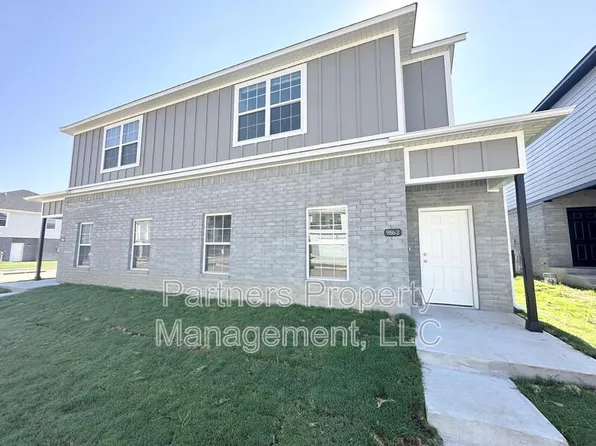 986 S Benchmark Ln #2, Fayetteville, AR 72704