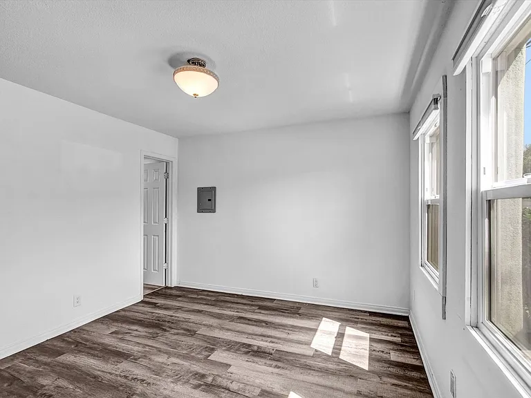 5860 - 5864 Mildred Street — Photo 43
