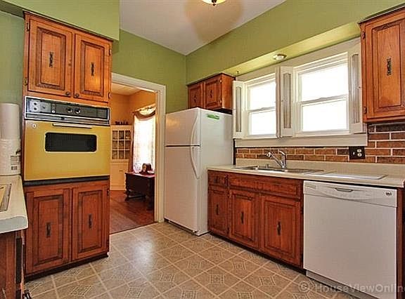 5th image of 1608 Themis St