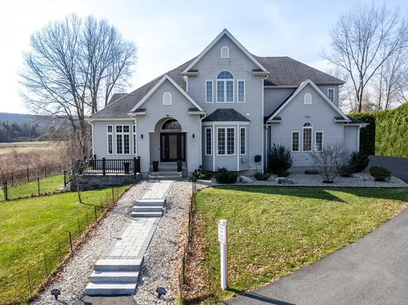 36 & 36R Holly Cir, Easthampton, MA 01027