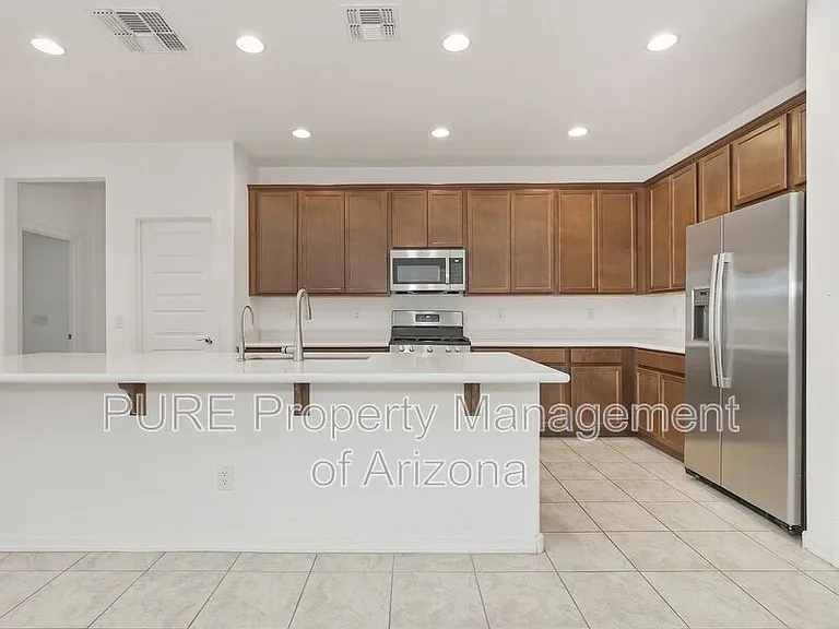 5177 N 87th Dr — Photo 9