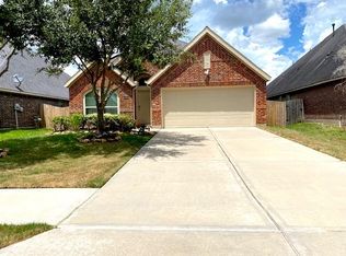2714 Driftwood Bend Dr, Fresno, TX 77545