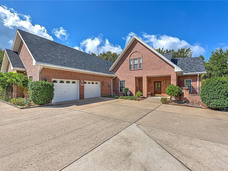 1st image of 14785 Mountain Dr