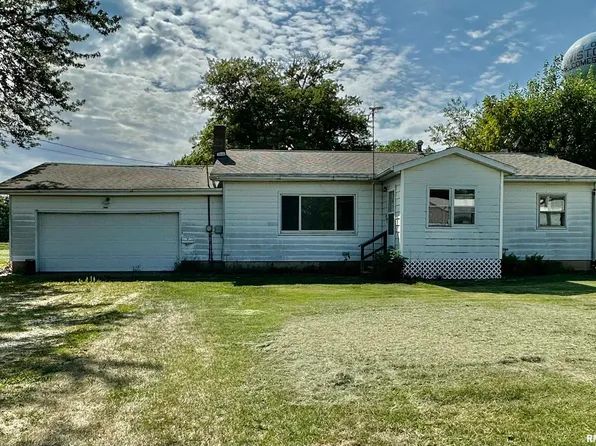1418 N Broadway St, Lewistown, IL 61542