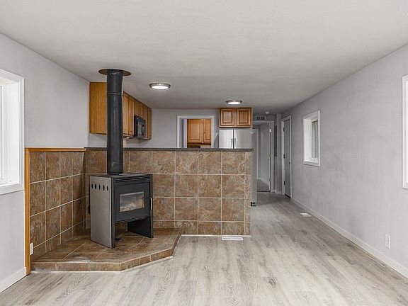 3rd image of 1092 Ichabod St