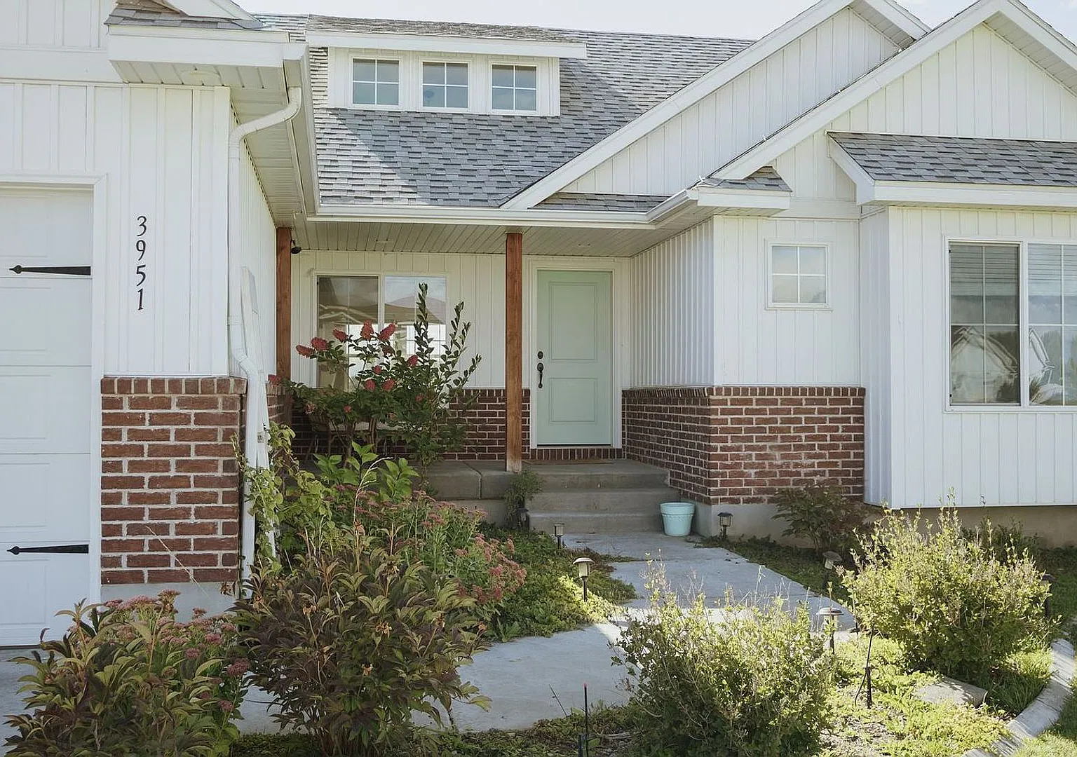 River Rock Estates Home For Rent | 3 Bed, 2 Bath & 3-Car Garage — Photo 2
