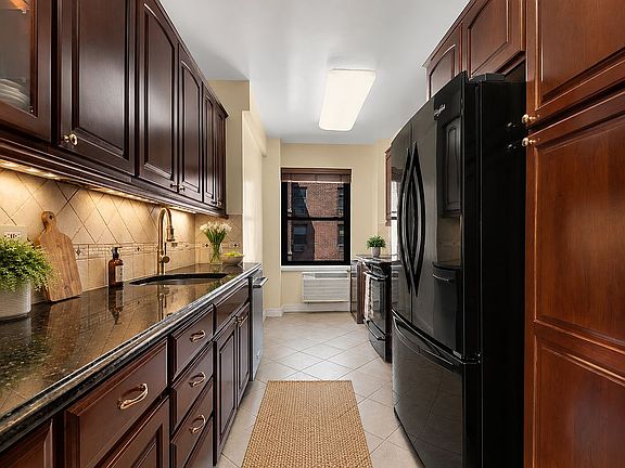 5th image of 2 Tudor City Pl APT 14BS