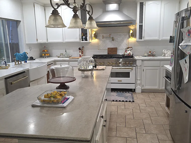 870 Kathy Ct — Photo 3
