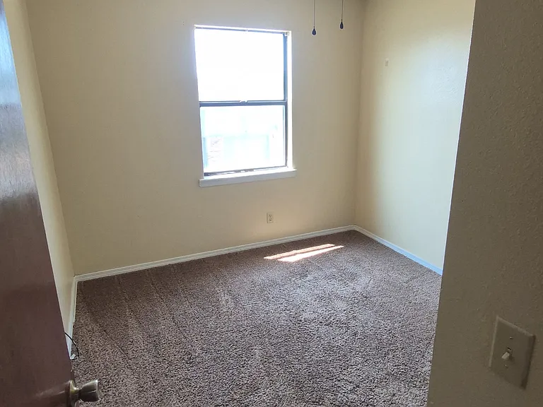 419 S Oakdale Dr #4 — Photo 6