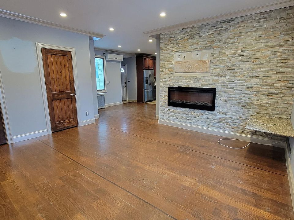 1st image of 21528 39th Ave Floor 1