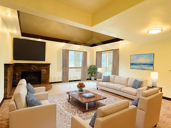 5th image of 215 Hillview Dr