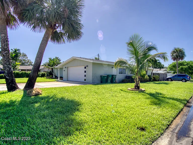 455 Laurel Ct — Photo 3