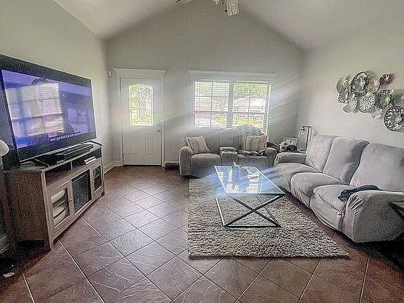 3rd image of 101 Bottle Brush Ln