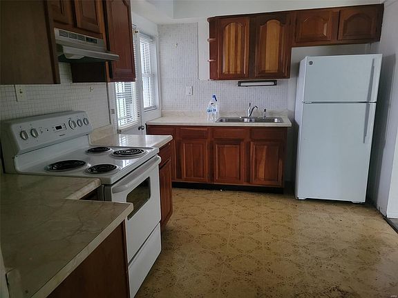 5th image of 8318 Woodhurst Dr