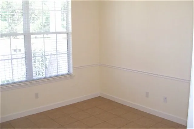3 bed, 2.5 bath, 1800 sqft, $2,475 — Photo 2