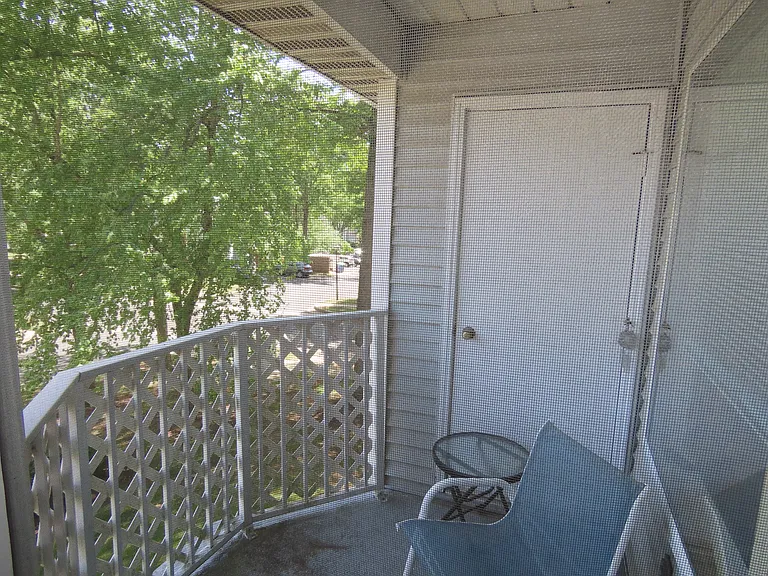 502 Diamond Dr — Photo 3