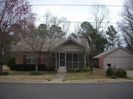 1st image of 843 Wade St