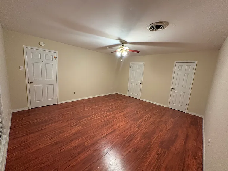 8639 Sonneville Dr — Photo 16