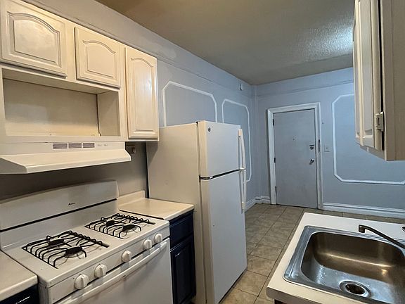 2nd image of 48 Vroom St #103