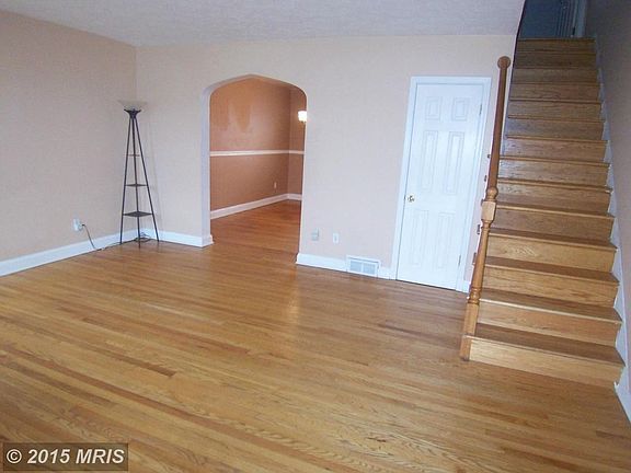 Living Room w/Hardwood Floors