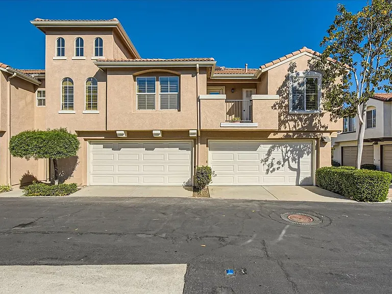 5020 Codorniz Way #17 — Photo 2