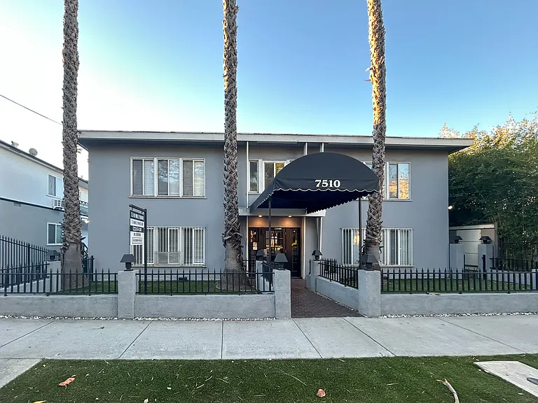 7510 Hollywood Blvd. Apartments — Photo 25