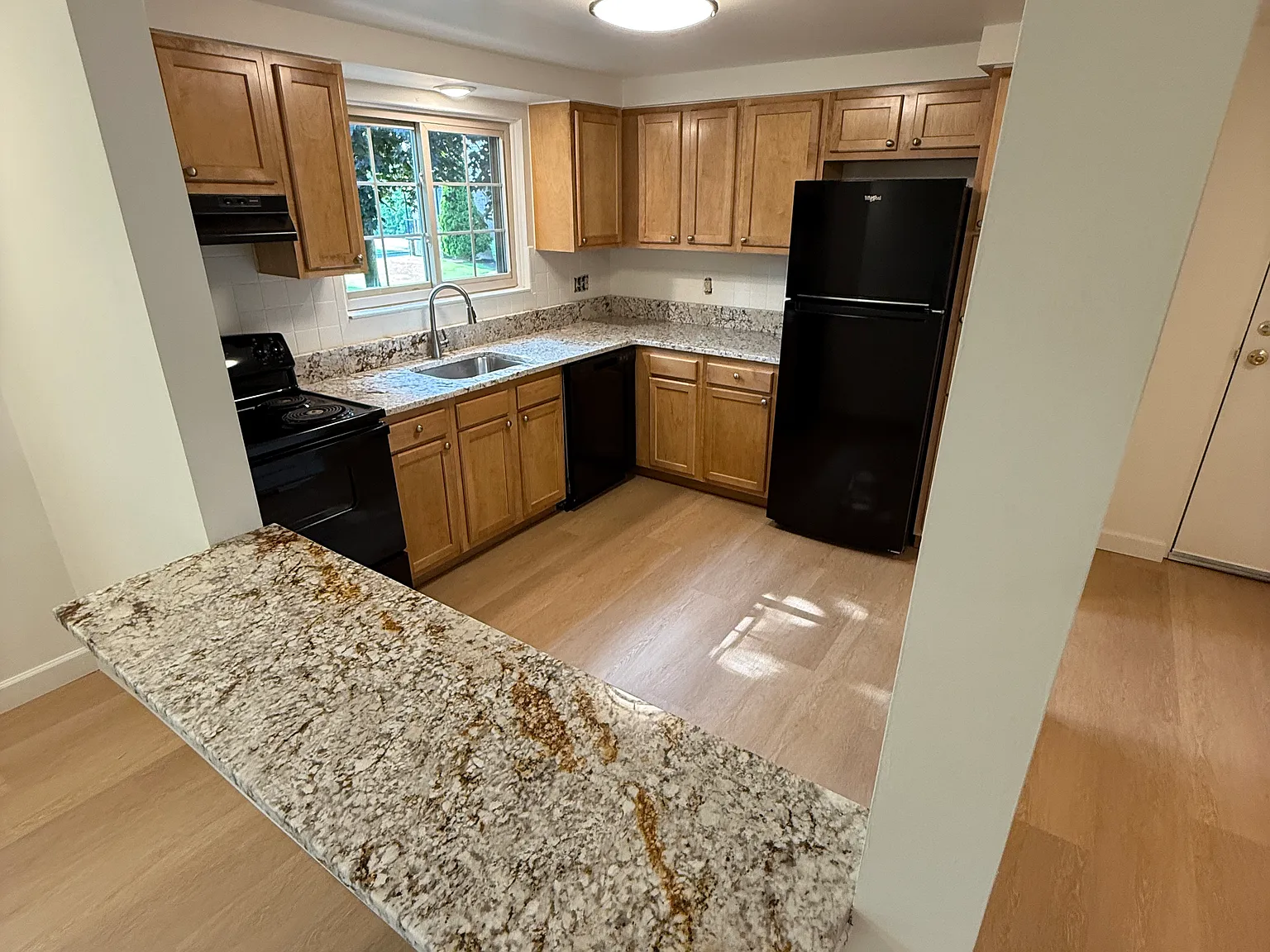 2 bed, 850 sqft, $1,695 — Photo 3