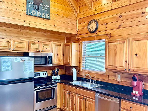 5th image of 1724 Azalea Cir