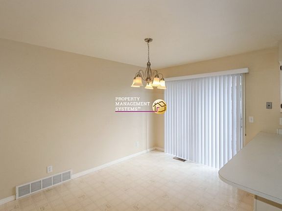 4th image of 1376 E Rainsborough Rd