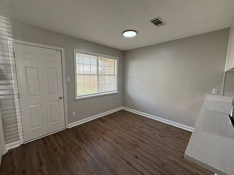 1331 Edgewood Dr — Photo 12