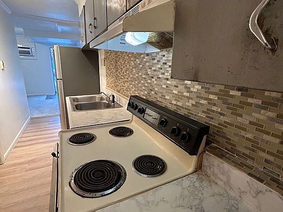 5th image of 928 Whitestone Dr APT 6