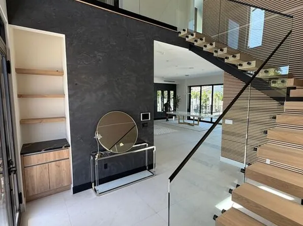 (undisclosed Address), Tarzana, CA 91356