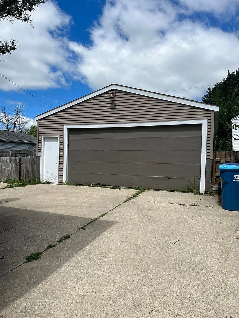 Two Bedroom 1 Bathroom House for Rent! — Photo 3
