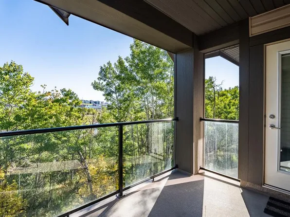 45 E Aspenmont Hts SW #209, Calgary, AB T3H 0E6