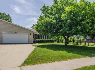 1968 Ridgeway Dr, De Pere, WI 54115