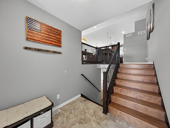 5th image of 810 8th Ave SW