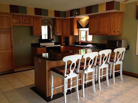 5th image of 109 Village Green Dr