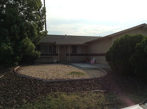 2nd image of 2129 Wylie Pl