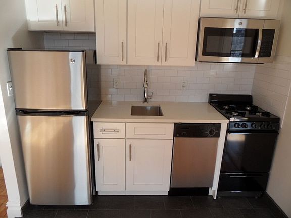 2nd image of 215 W 83rd St APT 8B