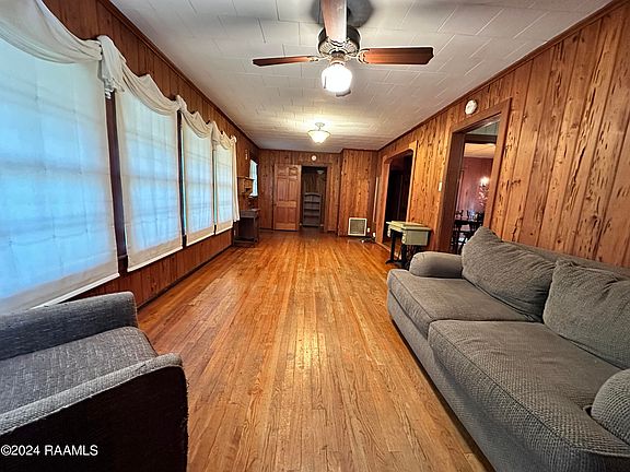 3rd image of 115 Fallbrook Ave