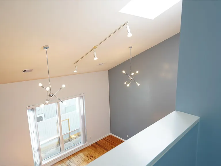 2716 Chenevert St — Photo 13