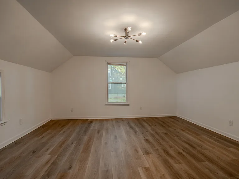 231 Broadway St — Photo 23