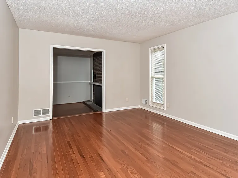 4977_018_living_room_13354081.jpg