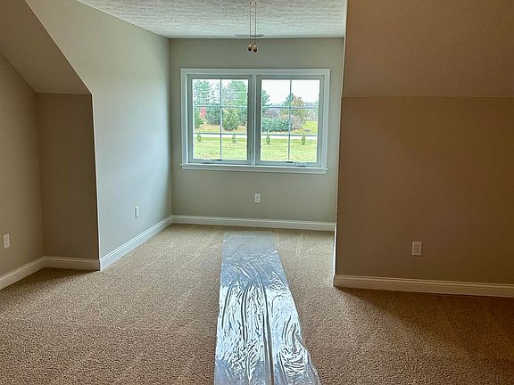 4th image of 570 Tamarind Dr