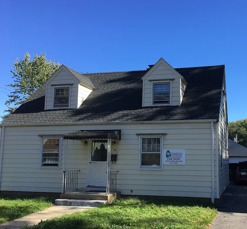 Single Family Home with Large Yard 4 bedrooms! — Photo 3