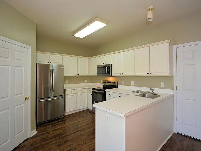 209 Lenox Ln — Photo 15